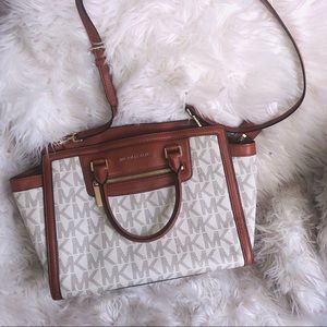Michael Kors Selma Monogram Handbag ❤️